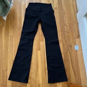 NWOT Alo Airbrush High-Waist 7/8 Bootcut legging